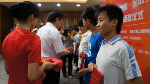 海航40萬助海南70余名學(xué)子圓大學(xué)夢