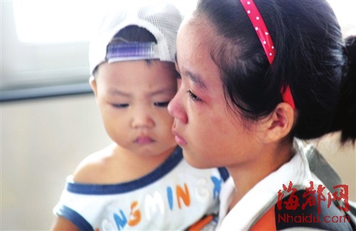 臨近開學福州外來工子女離開父母返鄉