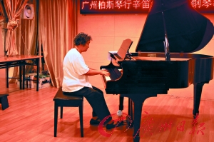 超勵(lì)志！七旬阿婆圓夢(mèng)拿下鋼琴八級(jí)