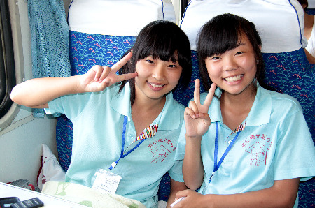 列車上的“少兒夏令營”(組照)
