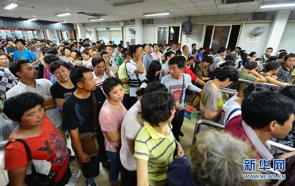 千余人排長龍 協(xié)和掛號再出新規(guī)