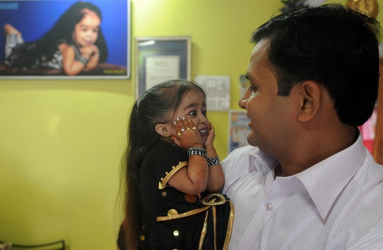 世界最矮男性女性首次相遇 為吉尼斯世界紀(jì)錄做宣傳