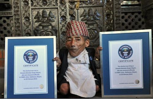 世界最矮男性女性首次相遇 為吉尼斯世界紀錄做宣傳