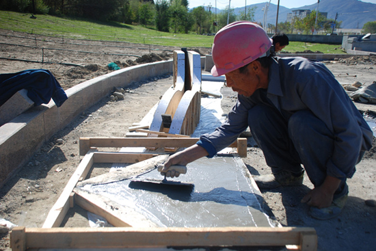 青河打造胡爾曼別克廣場造福各族群眾