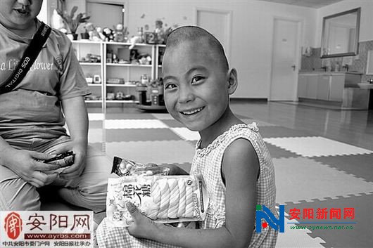 愛心人士獻愛心 陽光照耀安陽小鴻杰