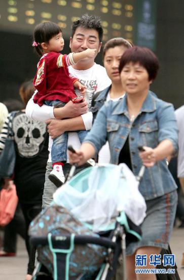 黃金周長假今結束 多地迎來返程客流高峰考驗