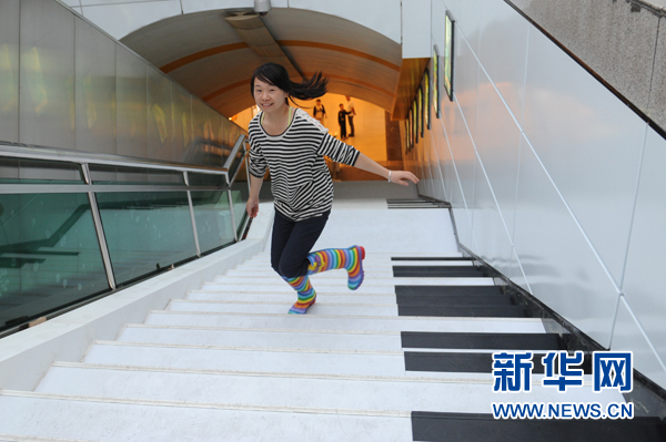 杭州：“鋼琴階梯”亮相鬧市區(圖)