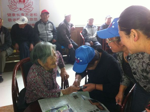 嶗山區開展“三心暖夕陽真情系空巢”志愿服務活動