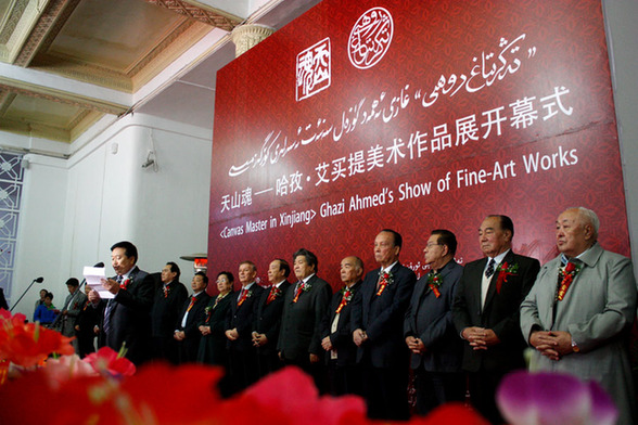 天山魂—哈孜·艾買提美術作品展今日在烏開幕