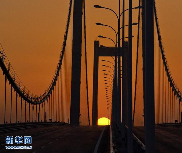 江蘇泰州長江公路大橋即將通車