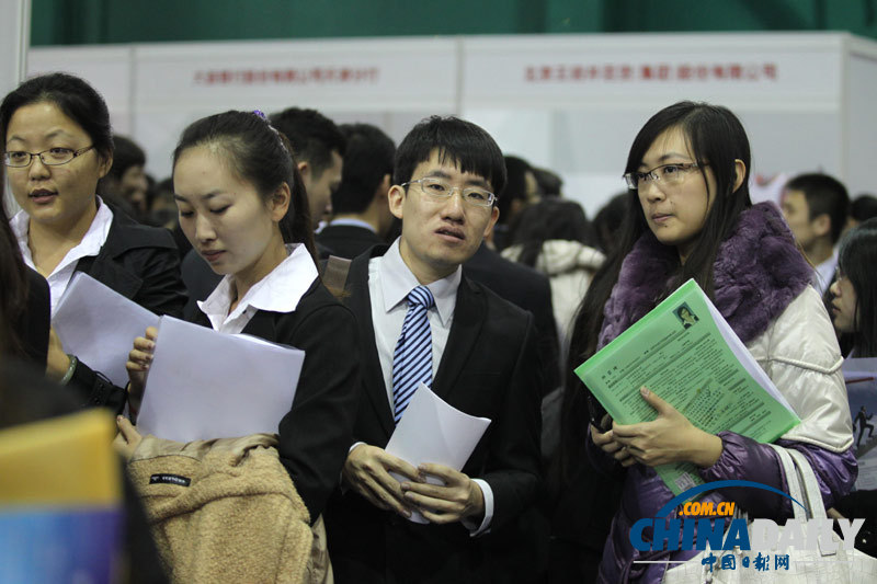 對外經貿大學舉行冬季大型雙選會 畢業生競聘千余崗位