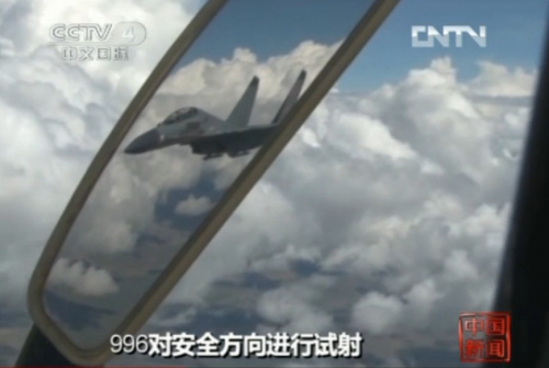 實拍：中國空軍殲11戰機對抗空戰(組圖)