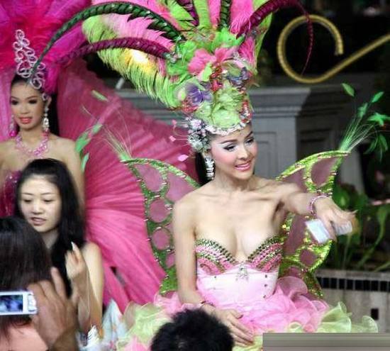 實拍：《泰囧》里的電梯美女真是人妖