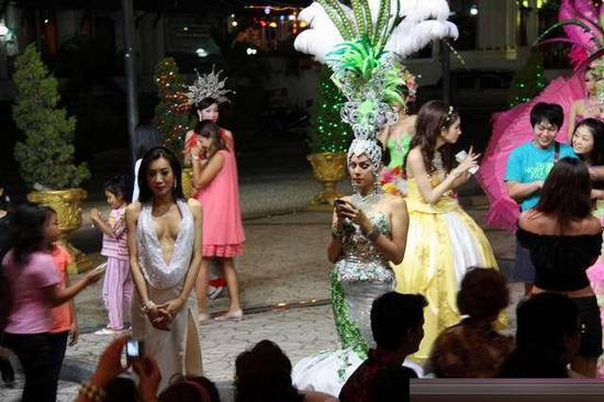 實拍：《泰囧》里的電梯美女真是人妖