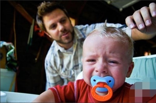 又囧又萌！寶寶理發好傷心