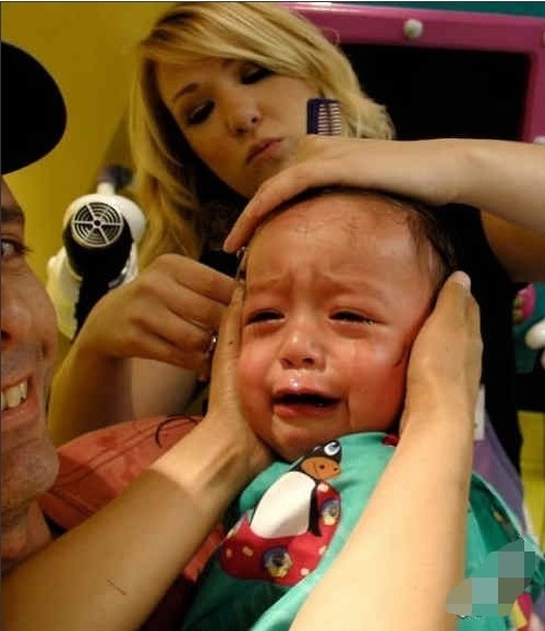 又囧又萌！寶寶理發好傷心