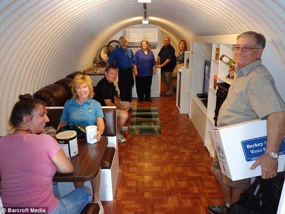 美男子制豪華避難艙應對世界末日：造價46萬元