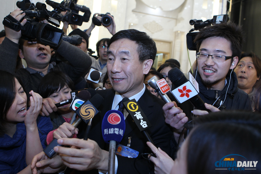 全國(guó)人大常委會(huì)通過(guò)《關(guān)于加強(qiáng)網(wǎng)絡(luò)信息保護(hù)的決定》