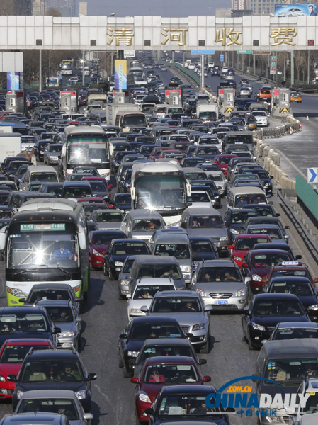 北京元旦假期返京高峰現堵車長龍