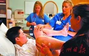 美國變性男子三次懷胎 被妻子“家暴”訴離婚受阻