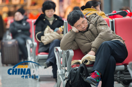 成都大霧 雙流機場萬人滯留