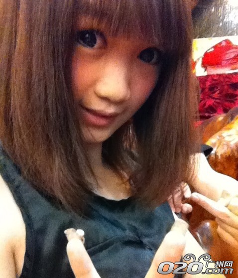 保時捷少女救人被疑炒作 清純生活照曝光(組圖)