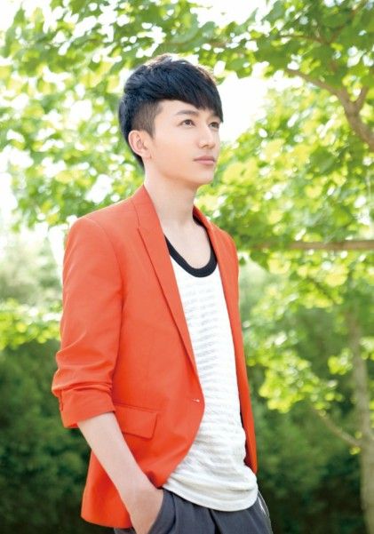 北大前校草葉欽達(dá)網(wǎng)絡(luò)爆火 校草男明星PK