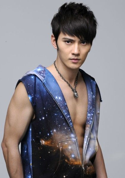 北大前校草葉欽達網絡爆火 校草男明星PK