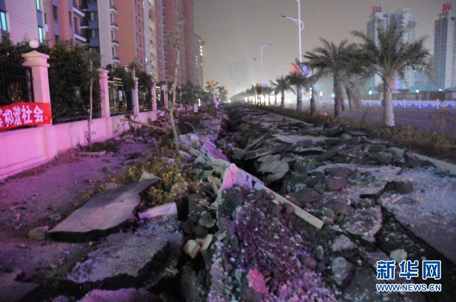 廣西北海地下管道發生爆炸 掀翻80米路面