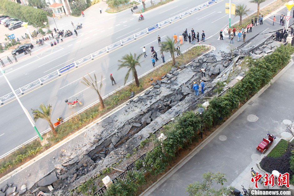 廣西北海地下管道發生爆炸 掀翻80米路面