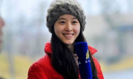 “奶茶妹妹”實習當記者引圍觀 海量生活照曝光