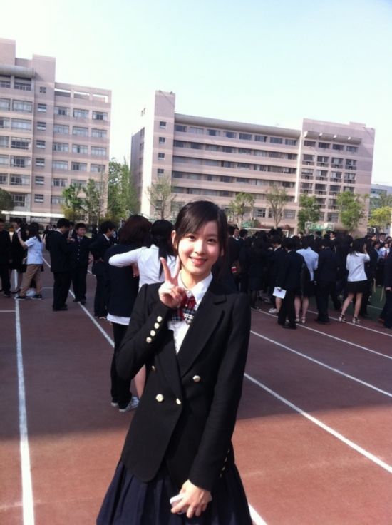 “奶茶妹妹”實(shí)習(xí)當(dāng)記者引圍觀 海量生活照曝光