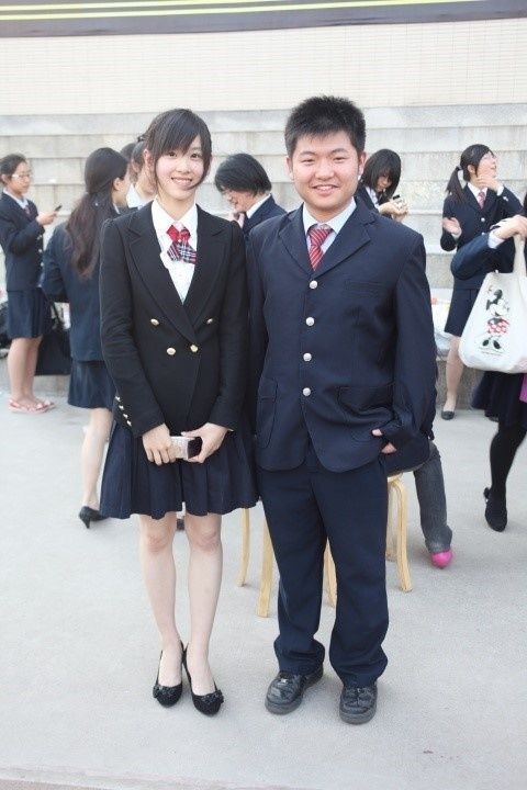 “奶茶妹妹”實習當記者引圍觀 海量生活照曝光