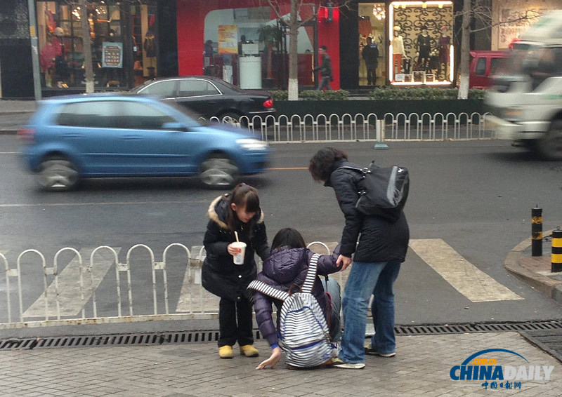 直擊北京凍雨夾霧霾天氣