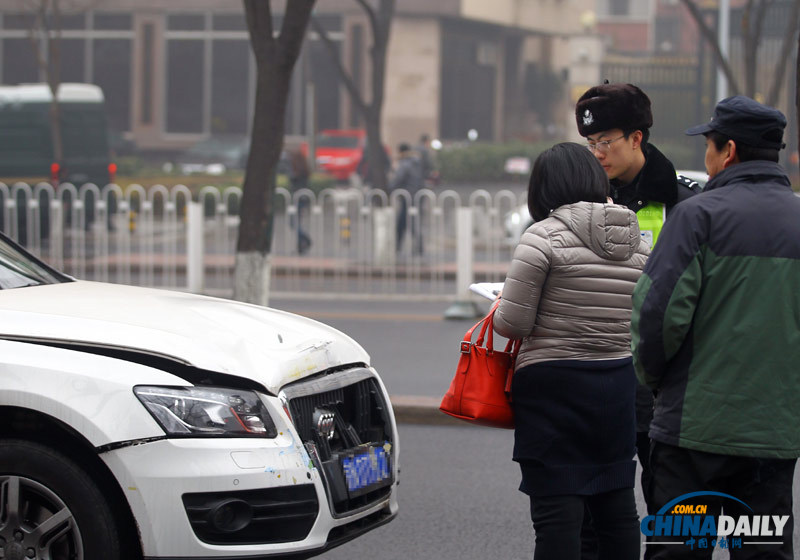 直擊北京凍雨夾霧霾天氣
