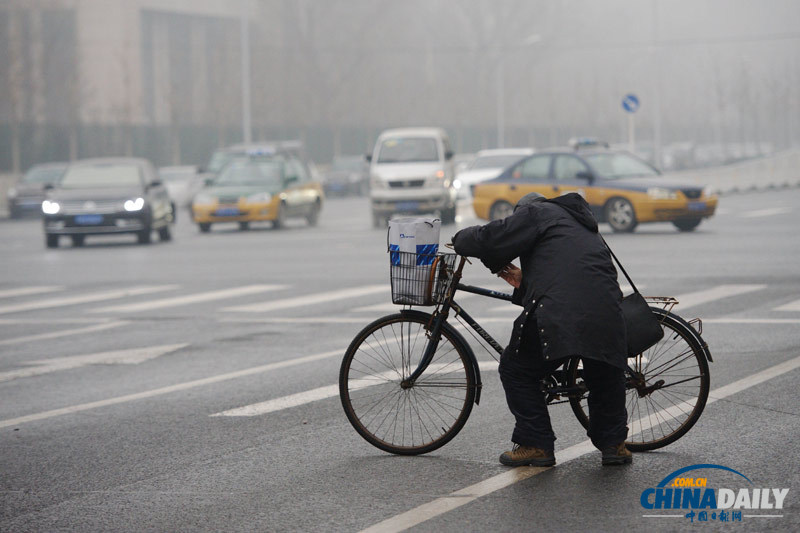 直擊北京凍雨夾霧霾天氣