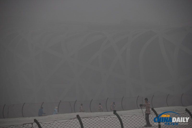 直擊北京凍雨夾霧霾天氣