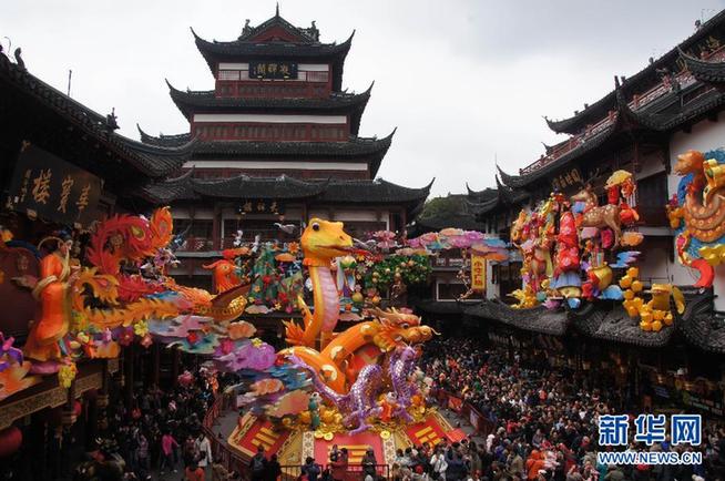 春節(jié)長(zhǎng)假各地景區(qū)迎人潮