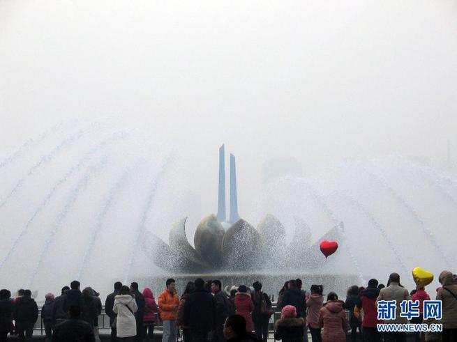 春節(jié)長假各地景區(qū)迎人潮