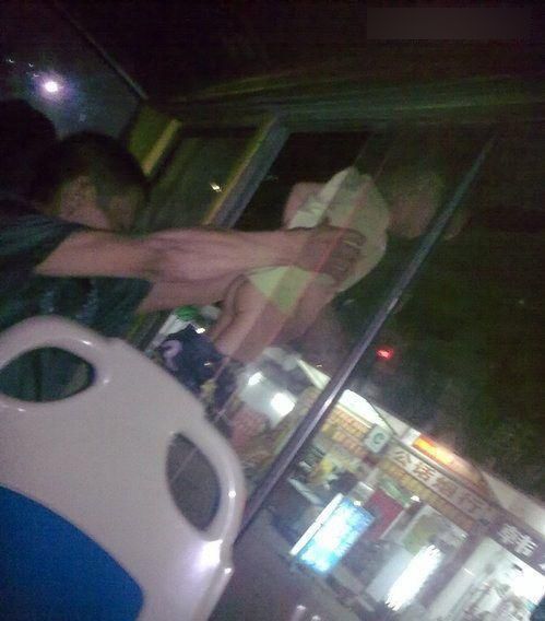 太囧 老爸帶孩子太坑人了