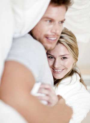 養(yǎng)生：哪種的睡姿的夫妻“最般配”？