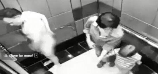 被鎖酒店房門外 裸男托盤遮羞