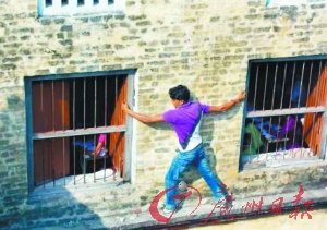 狼狗監考擋不住印度高中考試千人作弊