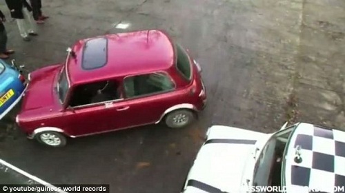 英國一對兄弟創(chuàng)最牛停車紀(jì)錄 “漂移”進入窄小車位