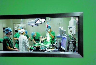 五齡童被貨車碾飛左腳 安慰媽媽“我不會死”