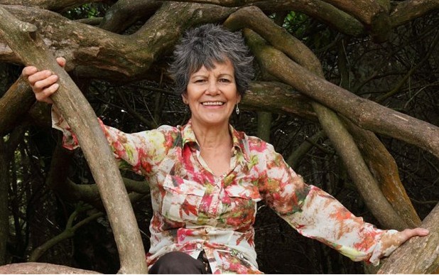 四歲遭綁架被棄叢林 英國女“泰山”猴群里長大