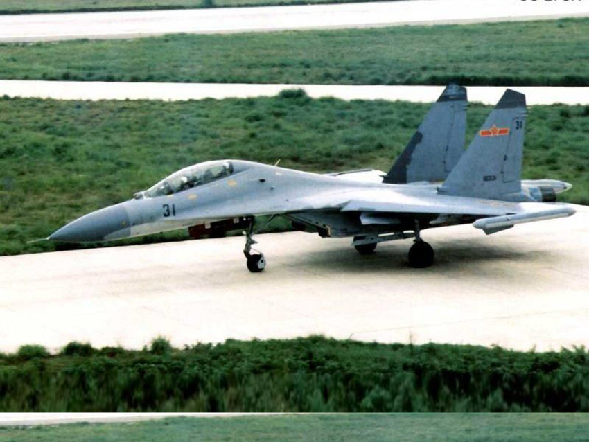 高清組圖：中國(guó)空軍蘇-27UBK型戰(zhàn)斗教練機(jī)