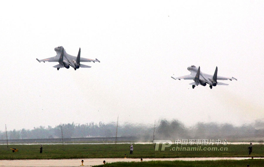 高清組圖：中國空軍蘇-27UBK型戰斗教練機
