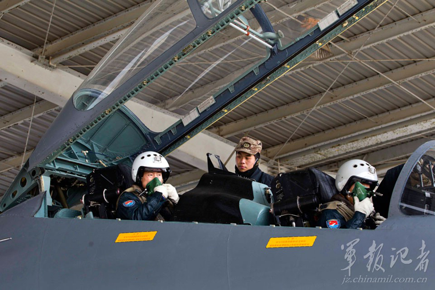 高清組圖：中國空軍蘇-27UBK型戰斗教練機