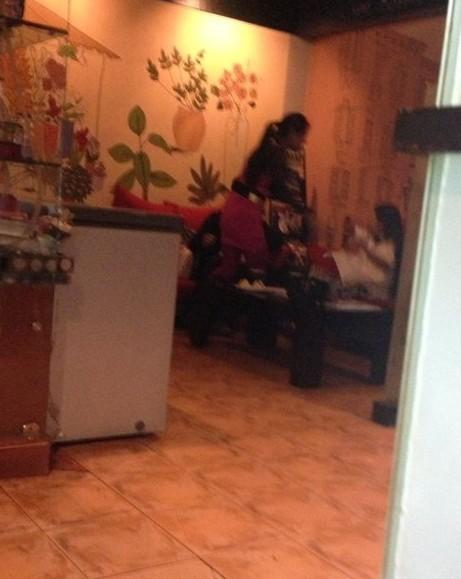 曝干露露疑當(dāng)小三被抓 遭毆打流血?dú)輀組圖]